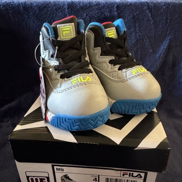 MB Fila Infant/ Toddler Tennis Shoes Sneakers NIB size 4 - Picture 1 of 6